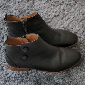 Sezane short zip black leather booties 37